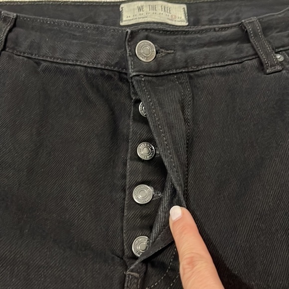 We the Free Maggie Mid Rise Straight Leg Black Distressed Jeans Size 31 - Picture 7 of 12